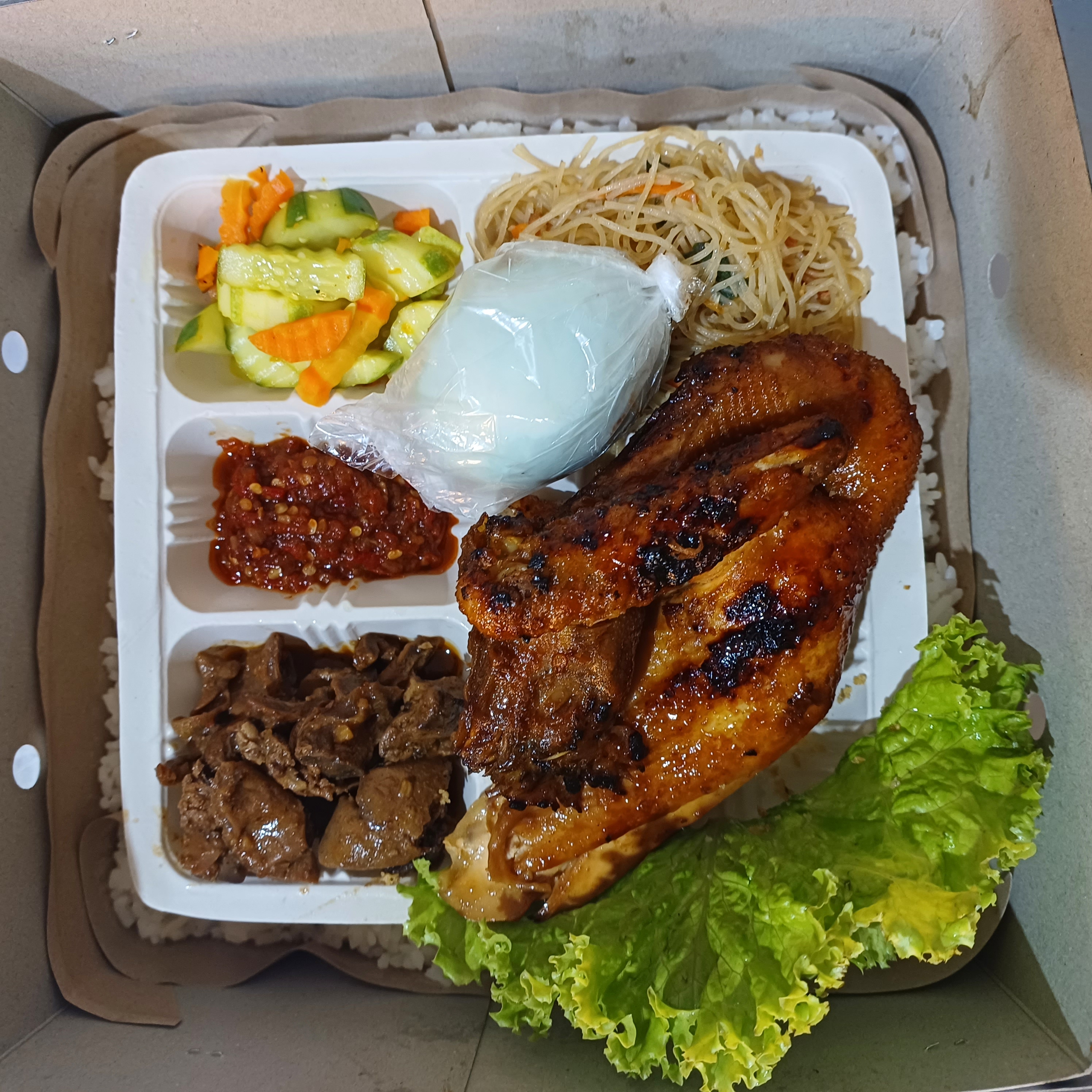 Nasi Rames Ayam Bakar 1/4