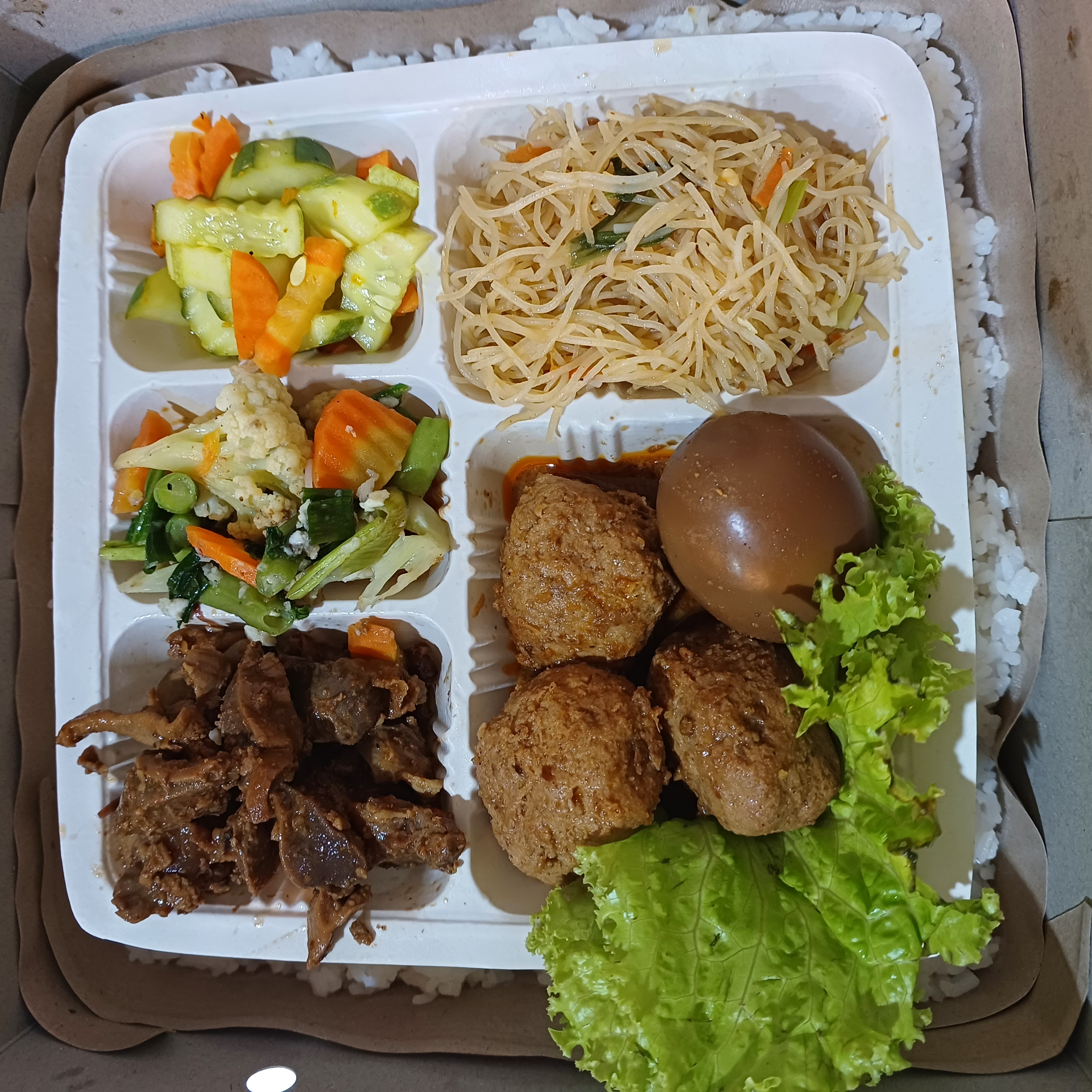 Nasi Rames Bola Daging