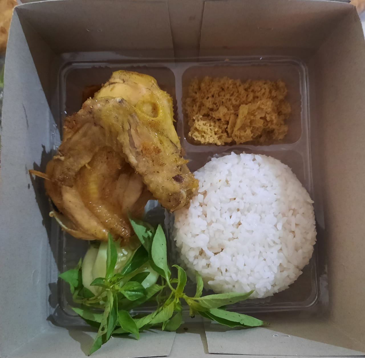 Nasi Lalapan Ayam Goreng 1/4