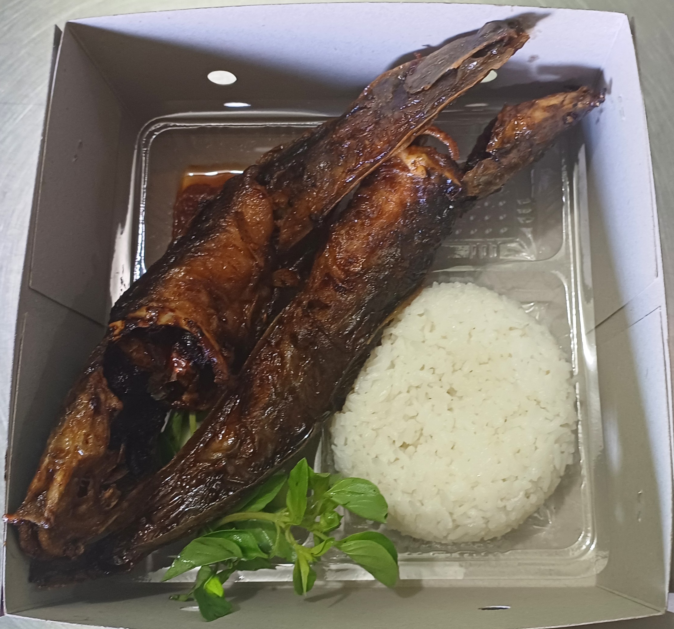 Nasi Lalapan Lele Bakar
